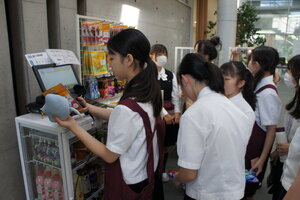 全国で初の学内ミニコンビニが設置されました