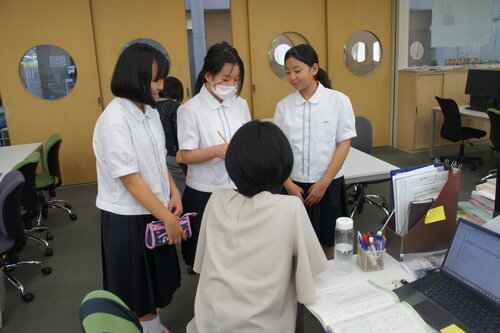 英語で先生を紹介しよう！