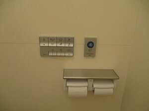 生徒用のお手洗いが新しくなりました！