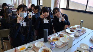 1年生：食堂でランチ♪