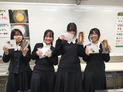 3年生:調理実習～パウンドケーキと水引の贈り物～