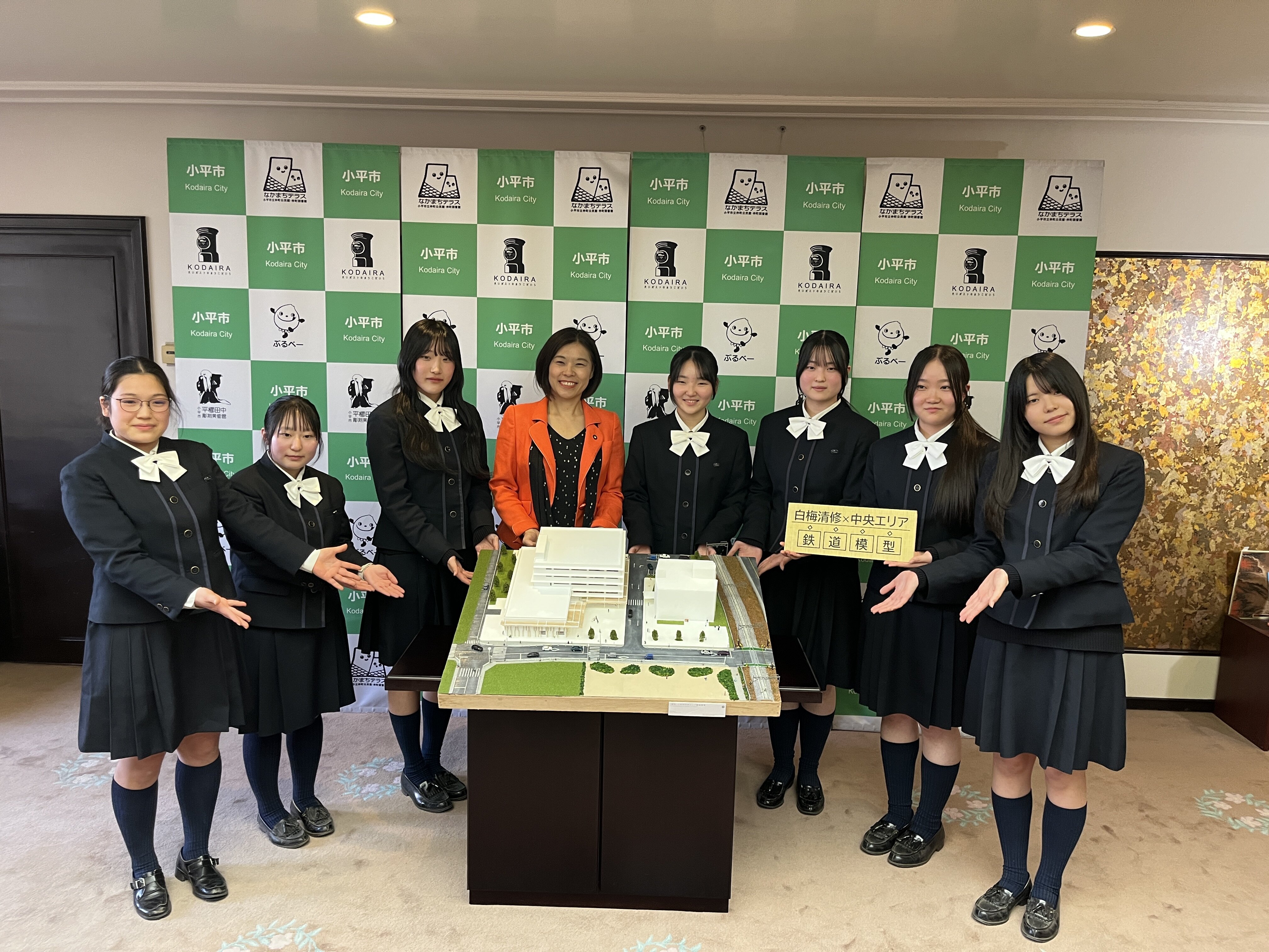 小平市役所に小平市の模型を寄贈しました